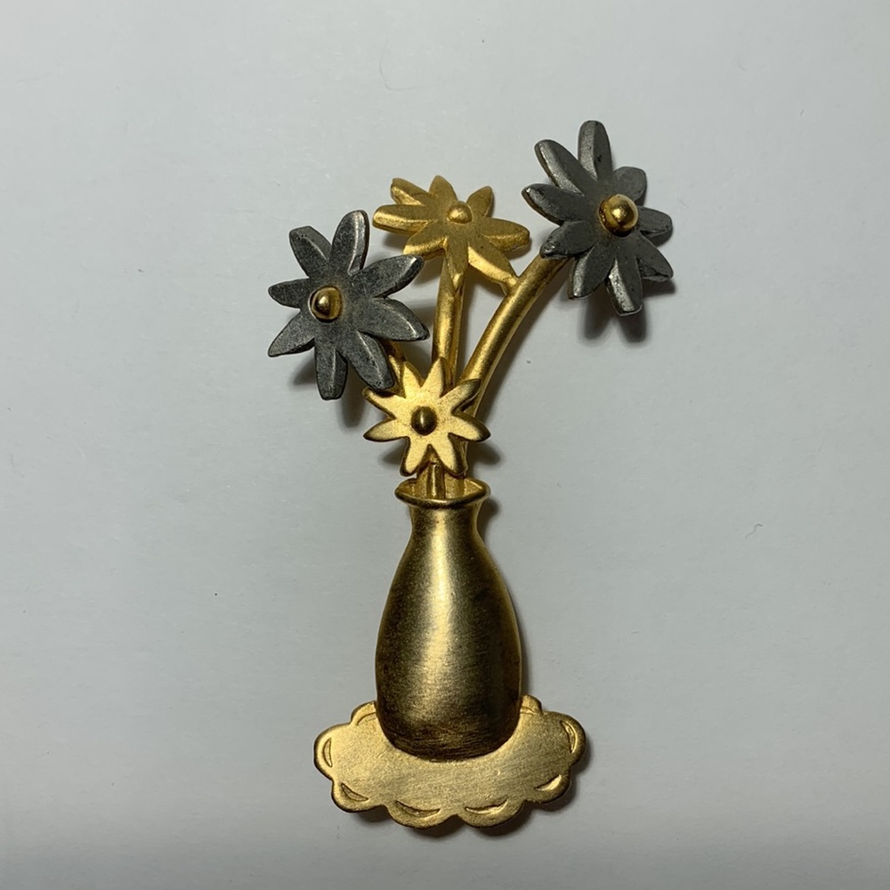 JJ Jonette Flowers In A Vase Brooch Pin Gold Silver Tone 3D Flowers In Vase